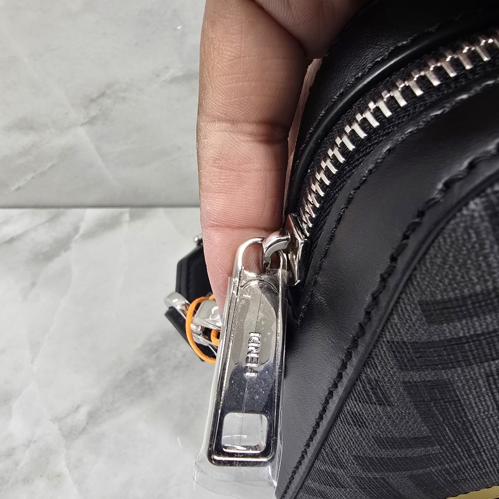 Fendi Black and Yellow Crossbody Bag - Picture 3 of 14
